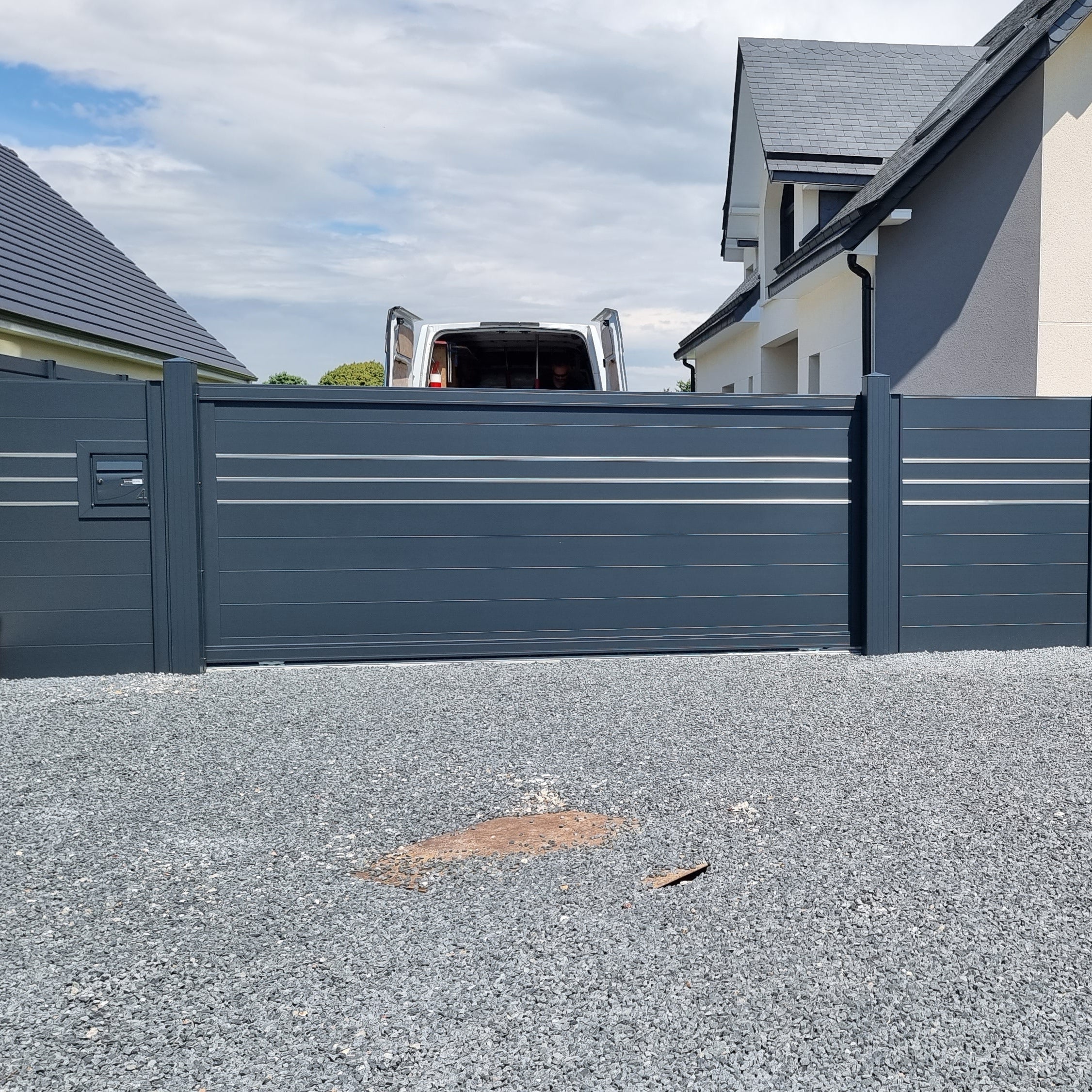 Portail aluminium et sécurité : protéger efficacement votre propriété