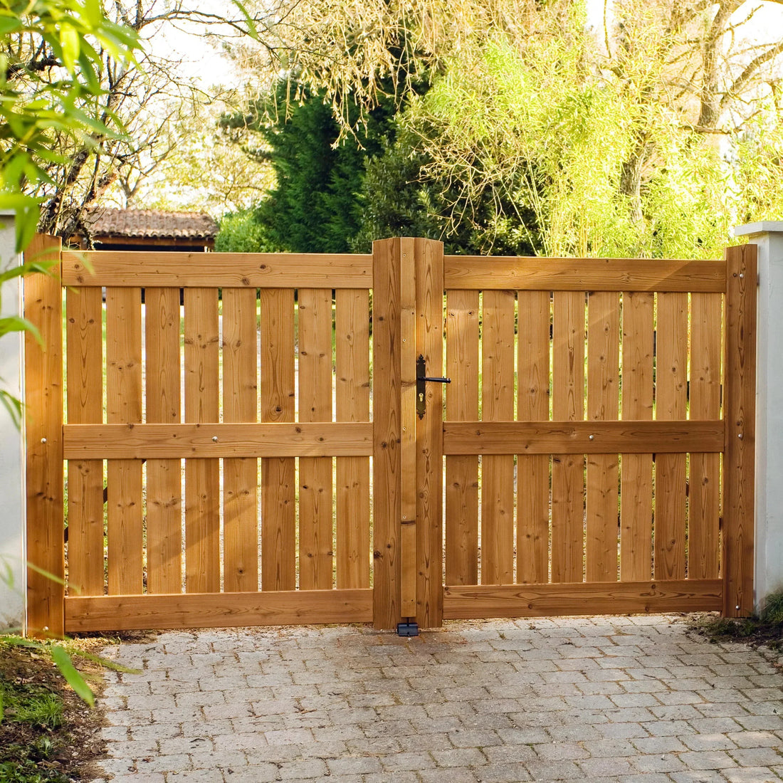 Comparatif portails : aluminium, acier ou bois, lequel choisir