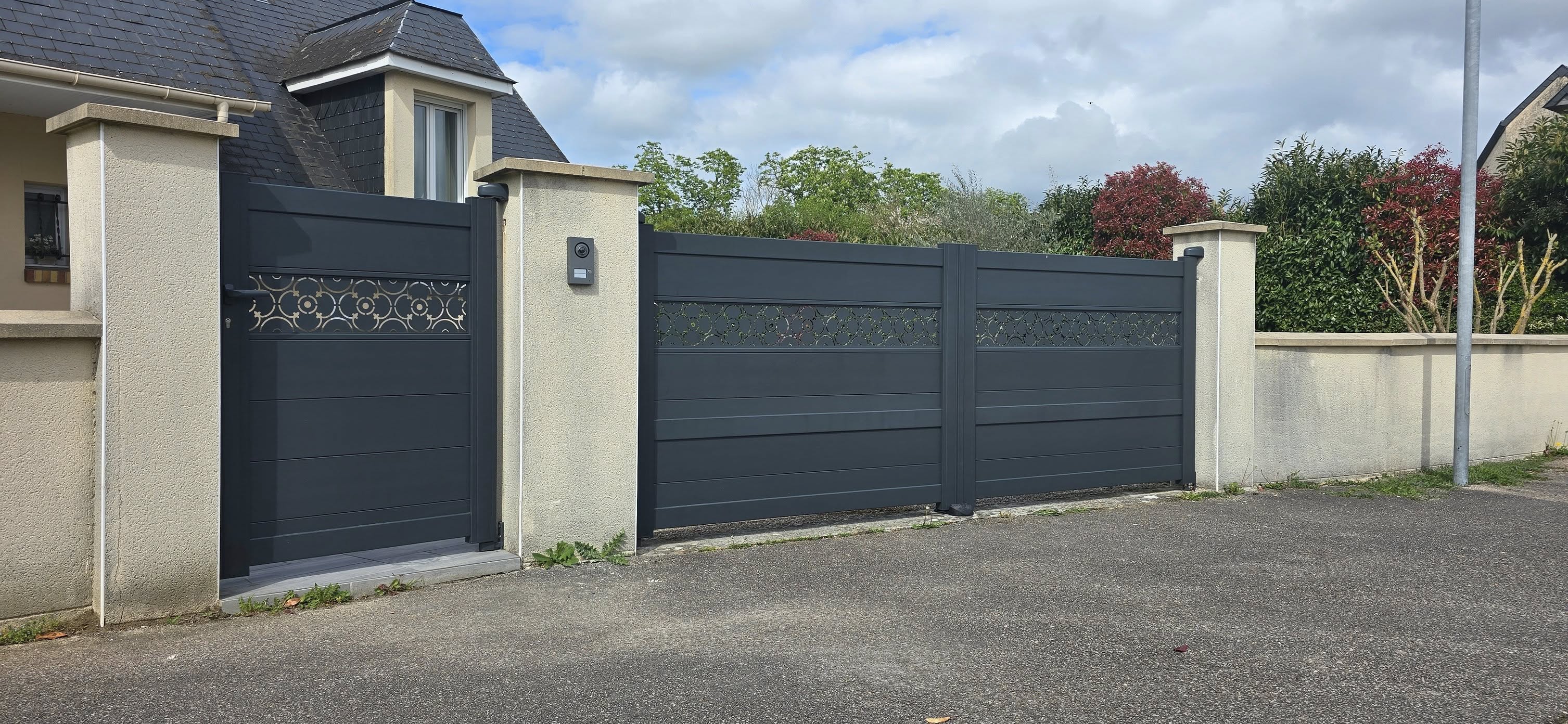 Portail battant Prestige Apaté installé chez un client