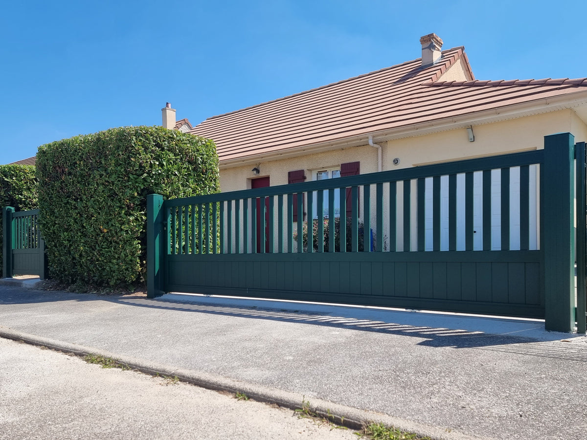Réalisation client portail coulissant gamme Essentiel modèle Artemis - NEO Fermeture